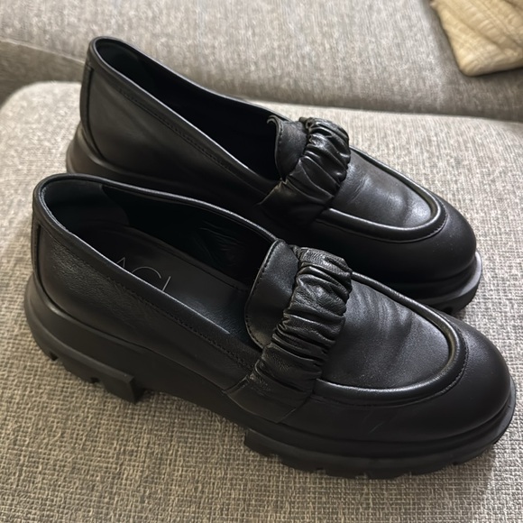 Like new AGL Loafer - Picture 3 of 9